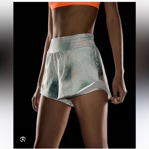 Lululemon Hotty hot reflective short